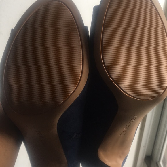 Brand New Nine West Suede Open Top Heels - Picture 4 of 4